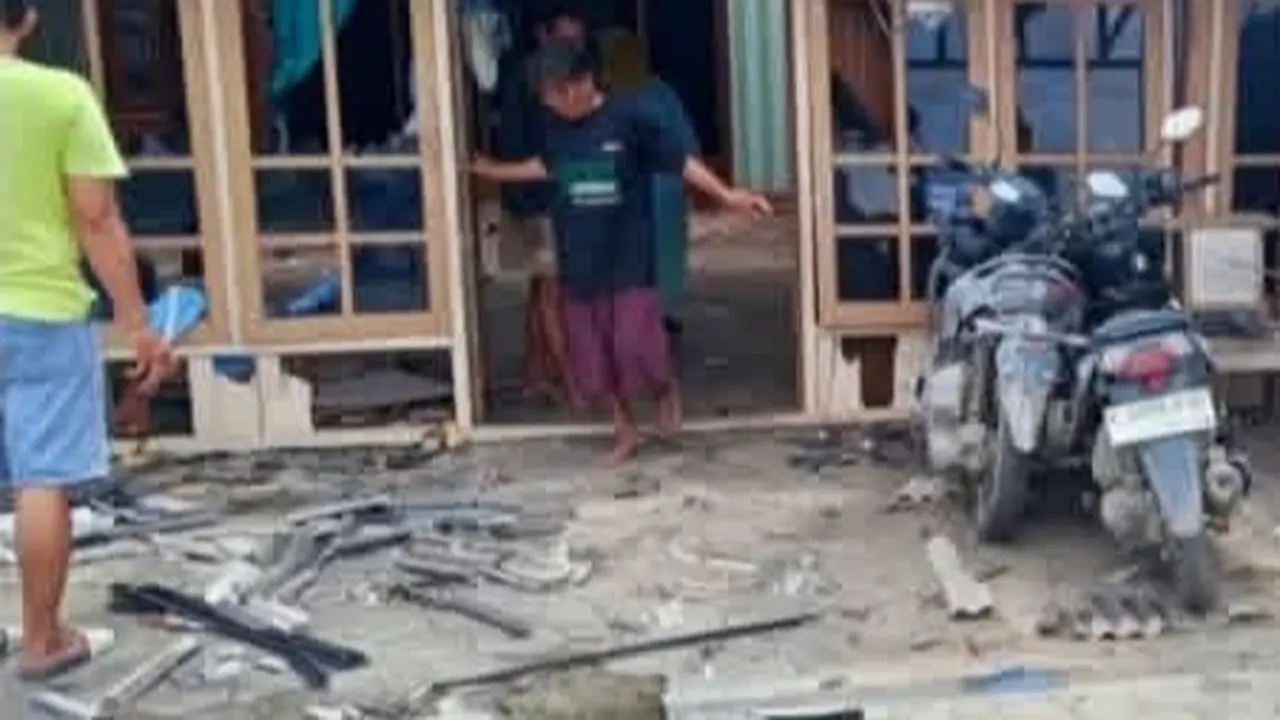 Bangunan rumah di Desa Tambirejo Grobogan rusak parah terdampak ledakan petasan.