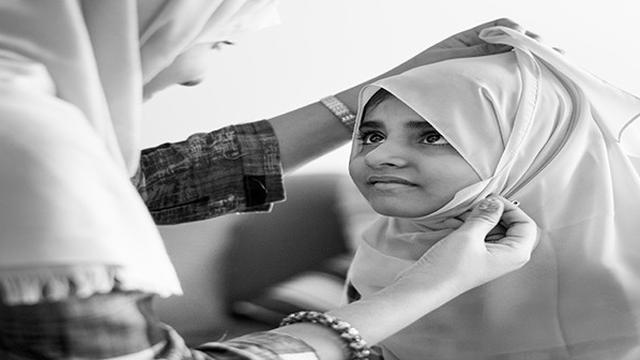 Anak perempuan berhijab
