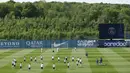 Pertemuan kedua tim bukan sekadar adu gengsi dua juara domestik, tetapi juga pertarungan antara juara bertahan Liga Champions versus raksasa Bundesliga yang tengah lapar menuntaskan dominasi di Eropa. (AFP/Franck Fife)