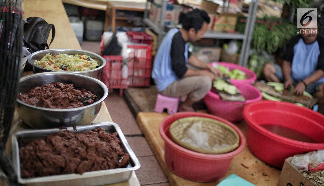 Foto Melihat Di Balik Ratusan Makanan Buka Puasa Di Istiqlal