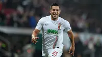 Raul Bobadilla, striker Augsburg cetak gol indah lewat tendangan bebas ketika main di kandang FC Koln.