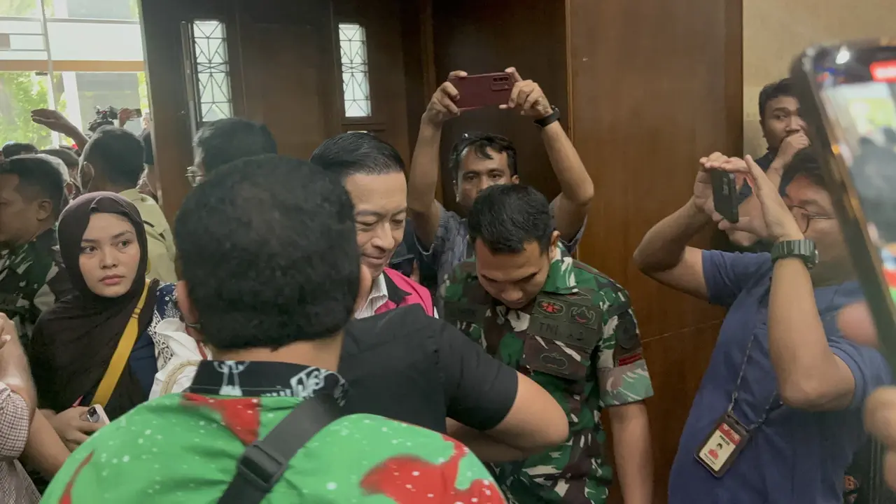 Mantan Menteri Perdagangan (Memdag) Thomas Trikasih Lembong alias Tom Lembong menghadiri sidang pembacaan vonis, Jumat (18/7/2025).