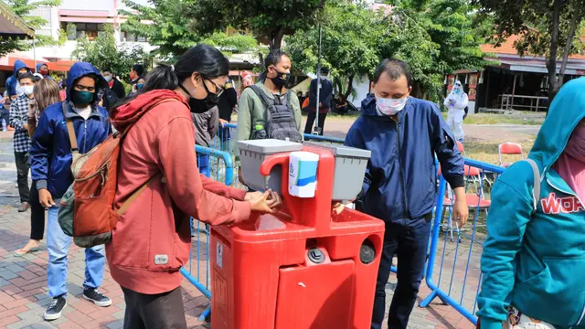 Suasana rapid test massal di Surabaya