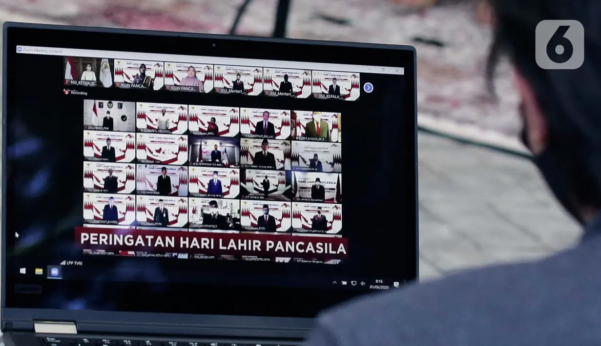 Sejumlah pejabat negara saat mengikuti Upacara Peringatan Hari Lahir Pancasila secara Virtual di Jakarta, Senin (1/6/2020). Tak seperti biasanya Upacara kali ini dilakukan secara Virtual guna memutuskan Rantai Penyebaran Covid-19. (Liputan6.com/Johan Tallo)