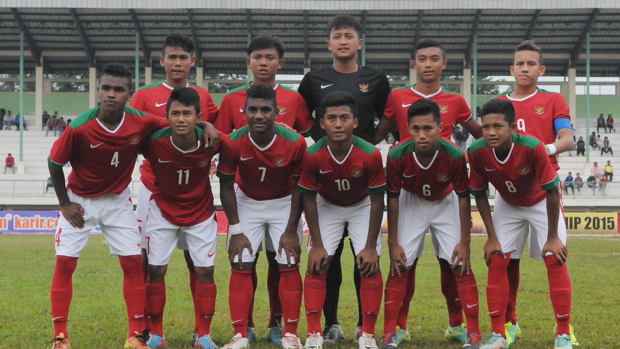 Timnas U-16 melawan Semen Padang U-16