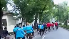 Seorang polisi terluka terkena lemparan batu nyasar dalam tawuran di Palmerah, hingga seribuan pecinta sepeda tua padati jalanan Ibu Kota.