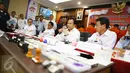 Direktur Jenderal Imigrasi Kementerian Hukum dan HAM Ronny F. Sompie memberi keterangan saat rilis sindikat internasional pemalsuan dokumen keimigrasian di Kantor Imigrasi Jakarta Pusat, Rabu, (18/1). (Liputan6.com/Immanuel Antonius)
