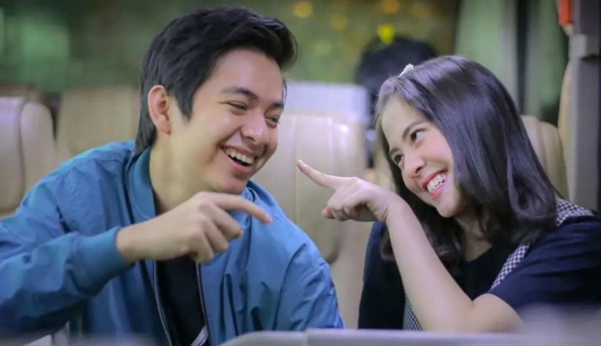 Baik Angga dan Zara selalu punya pose menggemaskan yang sukses bikin baper warganet. Pantas saja mereka didoakan agar bisa menjadi pasangan sesungguhnya ya. (Liputan6.com/IG/@jkt48.zara)