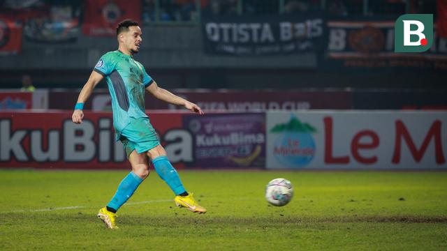 Foto: Momen Gol Kontroversial Lulinha yang Dianulir Wasit, Madura United Gagal Menang Dramatis atas Persija Jakarta di BRI Liga 1 2022/2023