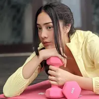 Pemilik nama lengkap Nur Amalina Hayati itu rutin melakukan olahraga. Berbagai olahraga pun ia coba dan tekuni. Anya Geraldine pun kerap membagikan momen saat berolahraga di Instagram. Penampilannya ketika olahraga tampak stylish.
(Liputan6.com/IG/@anyageraldine)