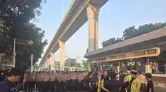 BEM UI Demo di Mabes Polri, Bawa Karangan Bunga