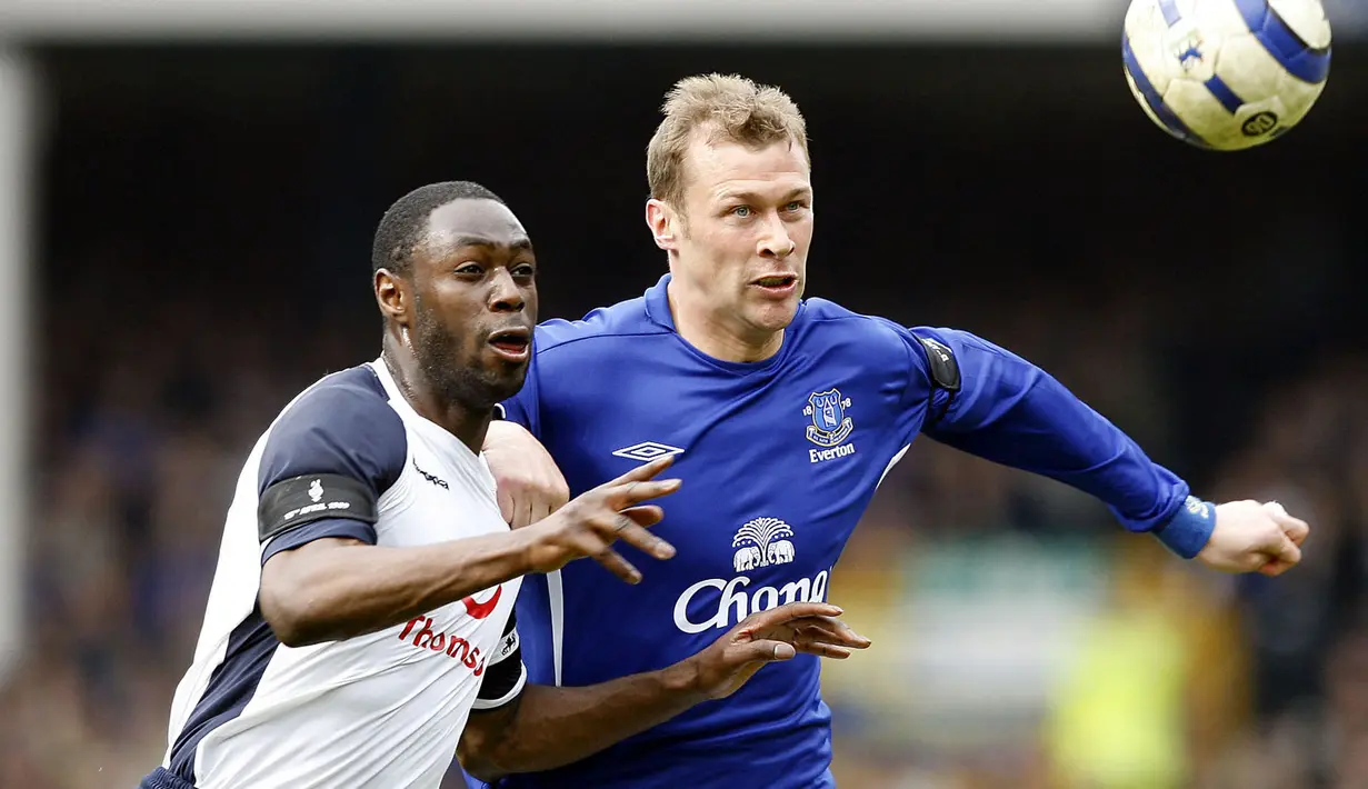 Duncan Ferguson pernah mendekam dipenjara selama tiga bulan pada tahun 1995 ketika dirinya membela Everton. Ia dihukum akibat kasus penyerangan kepada pemain Rangers Raith, Rovers John McStay. Setelah bebas, Ia kembali ke klubnya Everton dan pensiun pada tahun 2006. (Foto: AFP/Andrew Yates)