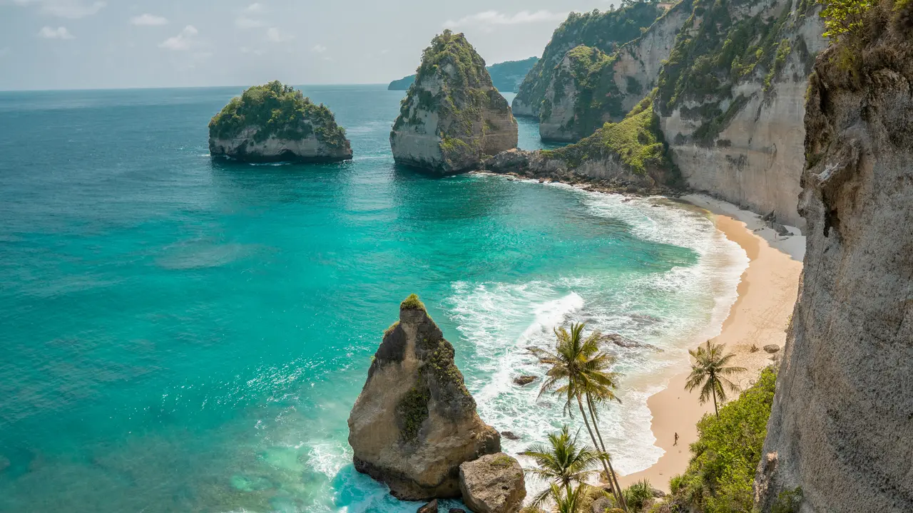 Ni Luh Djelantik Suarakan Save Pantai Bingin Bali, Ada Apa?