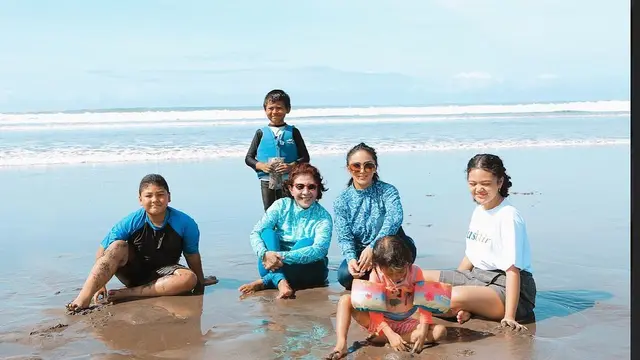 Krisdayanti dan Susi Pudjiastuti (Instagram/krisdayantilemos)