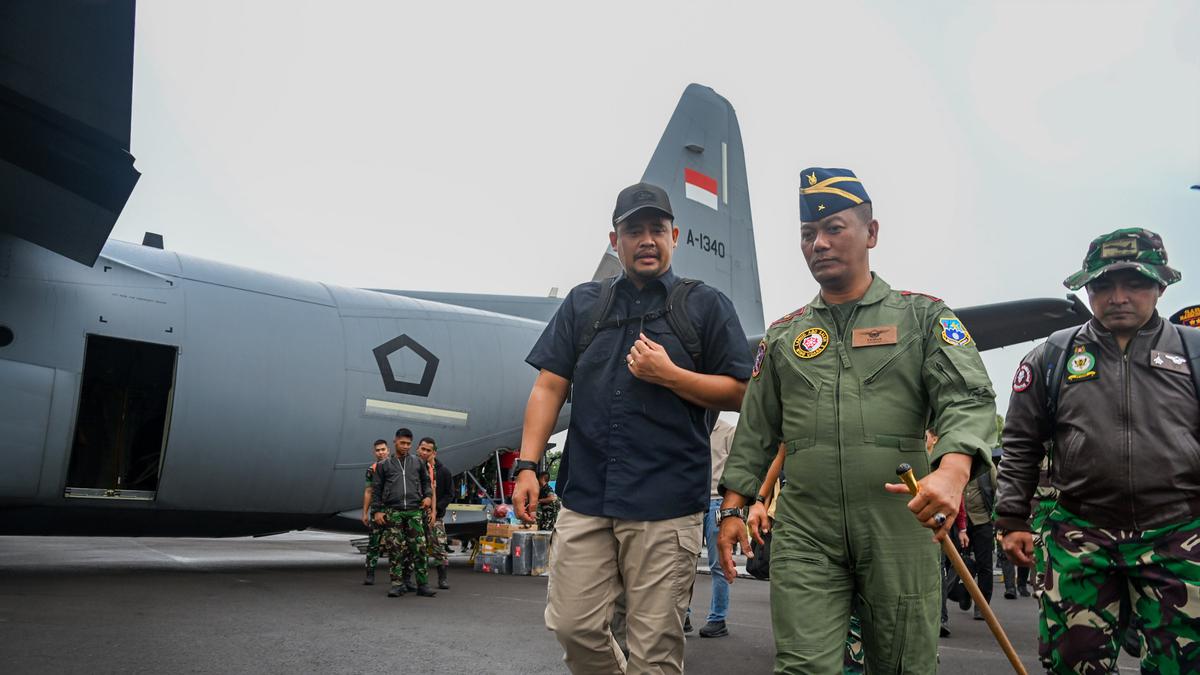 Masih Terisolir, Bobby Nasution Naik Hercules Bawa Logistik hingga Obat-obatan ke Tapteng dan Sibolga