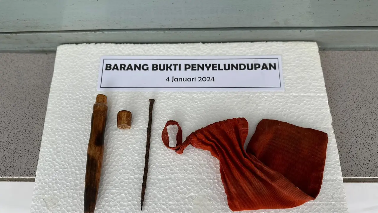 Barang bukti yang akan diselundupkan ke Lapas Lamongan. (Istimewa)