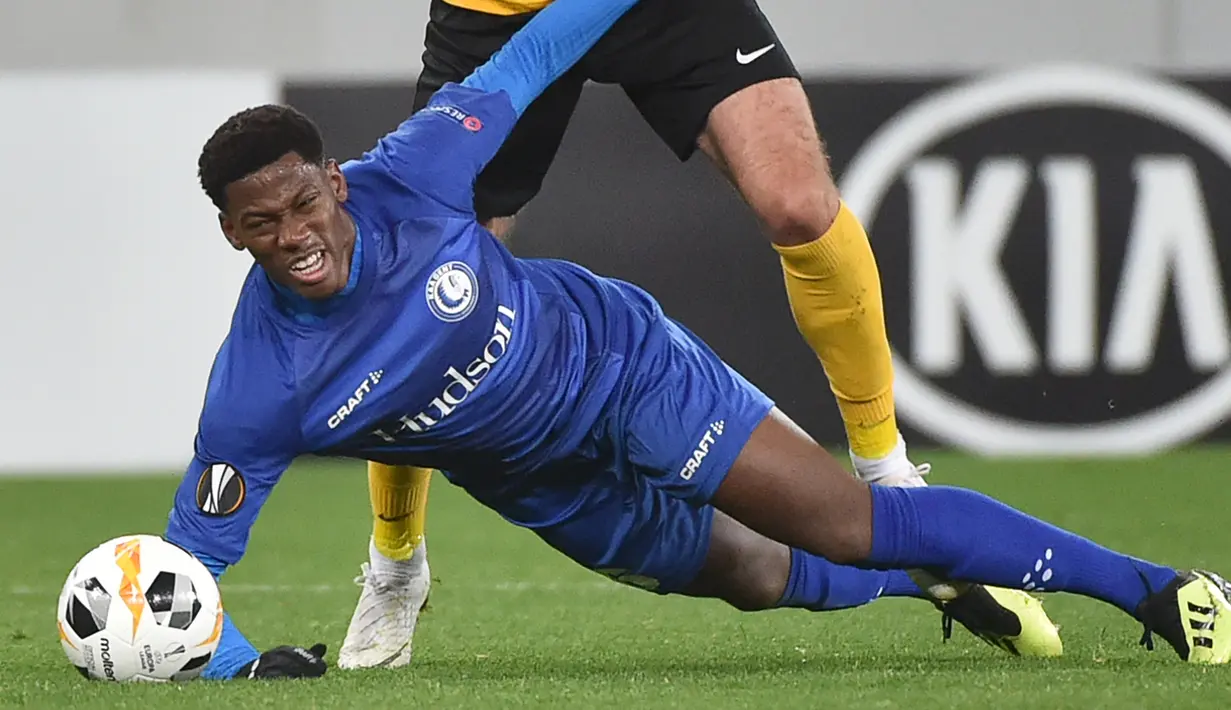 1. Jonathan David (Genk) - Pemain berusia 19 tahun itu sudah tampil sebanyak 28 pertandingan dengan menyumbang 13 gol dan delapan assist di semua ajang. Total, Jonathan David telah bermain sebanyak 2.521 menit.(AFP/Genya Savilov)