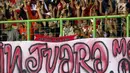 Spanduk bertuliskan semangat kemenangan terpampang di Stadion Patriot Candrabhaga, Bekasi, saat Persija melawan Bali United Minggu (21/5). Laga kedua tim berakhir imbang 0-0. (Liputan6.com/Helmi Fithriansyah)
