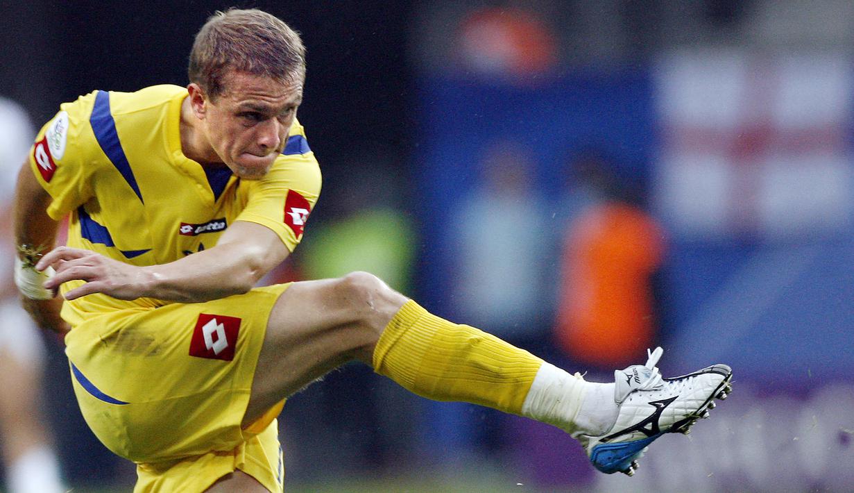 Serhiy Rebrov. Striker berusia 47 tahun yang terakhir memperkuat Timnas Ukraina pada September 2006 dalam kualifikasi Euro 2008 ini mampu mencetak 15 gol dari total 75 laga bersama timnas. Ia memutuskan pensiun dari timnas pada 20 Juli 2009.(AFP/Michael Urban)