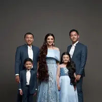 Pemotretan keluarga Anang Hermansyah (Sumber: Instagram/ashanty_ash)