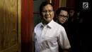 Ketua Umum Partai Gerindra Prabowo Subianto saat tiba dalam peresmian sekretariat bersama Partai Gerindra - PKS dan PAN di Jakarta, Jumat (27/4). Tiga partai tersebut membuat sekretariat untuk pemenangan Prabowo di Pilpres 2019. (Liputan6.com/JohanTallo)