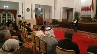 Wapres Ma'ruf Amin memberkan sambutan dalam acara Maulid Nabi di Istana Negara, Jumat (8/11/2019). (Liputan6.com/ Lizsa Egeham)