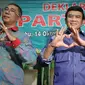 Ketua Umum Partai Islam Damai Aman (Idaman) Rhoma Irama (kanan) bersama sejumlah pengurus Partai Idaman, Jakarta, Senin (14/10/2015). Partai Idaman akan dideklarasikan pada 1 Muharram (14 Oktober 2015). (Liputan6.com/Johan Tallo)