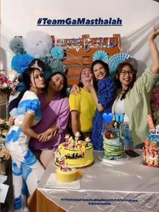 6 Momen Ulang Tahun Mikha Tambayong ke-27, Ucapan Deva Mahenra Jadi Sorotan