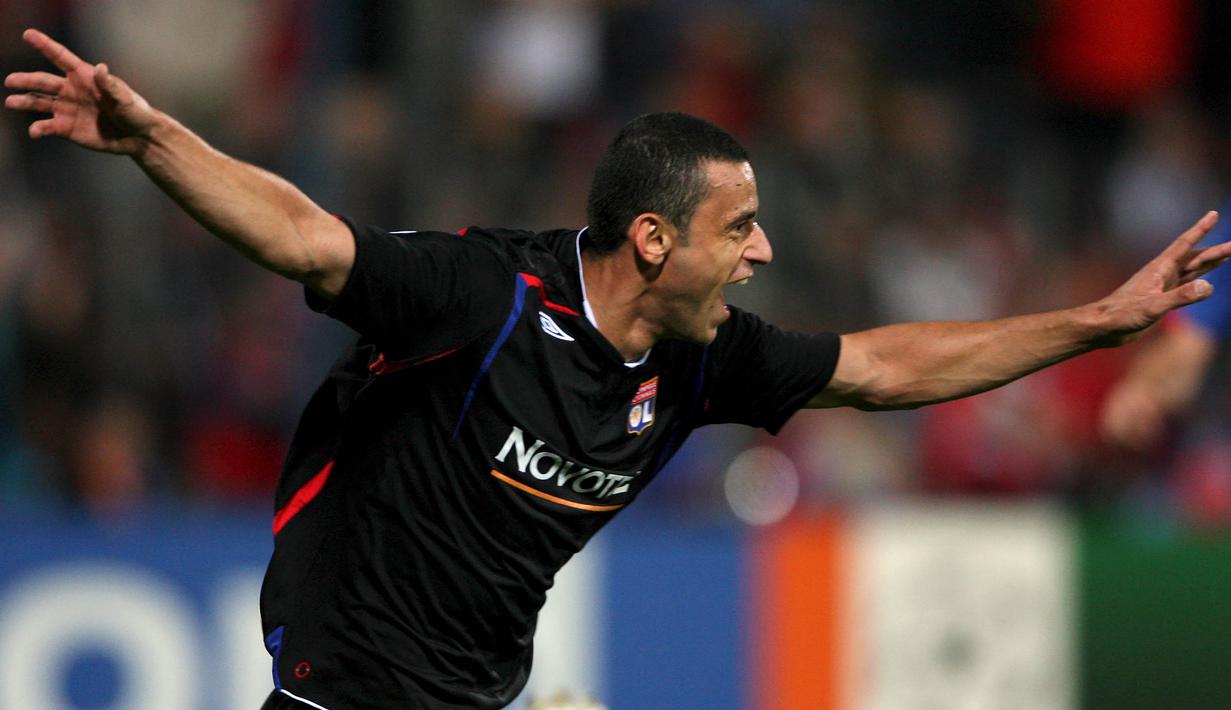 Fred sukses mengantar Lyon meraih gelar Liga Prancis sebanyak tiga kali dengan menorehkan 42 gol dalam empat musim. (EPA/Robert Ghement)