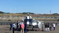 Pebalap Movistar Yamaha, Jorge Lorenzo, diterbangkan ke rumah sakit dengan menggunakan helikopter setelah mengalami kecelakaan hebat pada sesi latihan bebas ketiga MotoGP Jepang di Twin Ring Motegi, Sabtu (15/10/2016). (Motorsport)