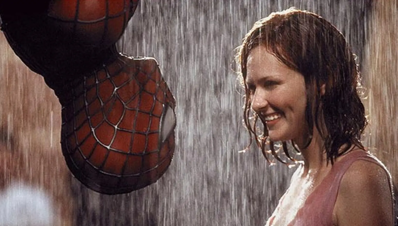 Spider-Man (2002) yang menampilkan Tobey Maguire dan Kirsten Dunst (Pinterest)