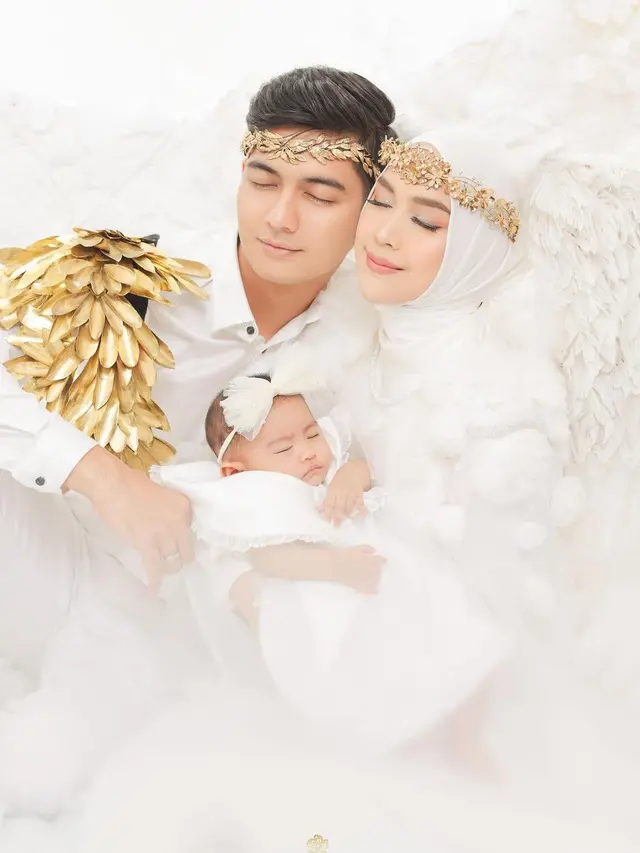 7 Gaya Pemotretan Terbaru Keluarga Ria Ricis, Baby Moana Bikin Gemas