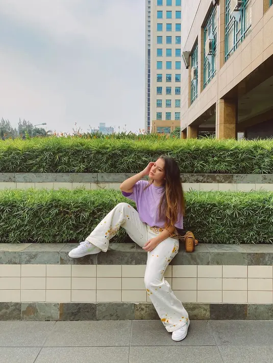 "Ya pastinya lebih gimana yah, namanya juga memulai hidup baru bersama Tuhan, rasanya lebih nyaman," kata perempuan kelahiran Jakarta, 24 Oktober 1996 itu.  (Instagram/aruanmarsha)