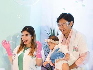 Felicya Angelista dan Caesar Hito akan kembali dikaruniai bayi perempuan. (Foto: Instagram/ itsrossa910)