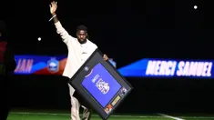 Samuel Umtiti mendapatkan penghargaan dan perpisahan yang layak dari Timnas Prancis setelah keputusannya untuk pensiun dini. (AFP/Franck Fife)