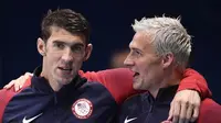 Dua perenang Amerika Serikat, Michael Phelps (kiri) dan Ryan Lochte (kanan). (AFP/Martin Bureau)