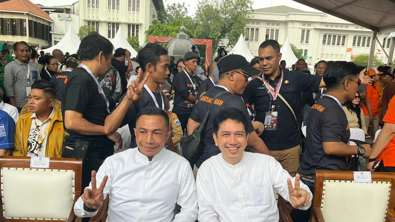Pasangan cagub-cawagub Jakarta dari jalur perseorangan, Dharma Pongrekun-Kun Wardana, menghadiri 'Deklarasi Kampanye Damai' Pilkada Jakarta 2024 di Kota Tua, Jakarta, Selasa (24/9/2024). (Liputan6.com/Winda Nelfira)
