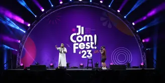Duo MLI, Coki Pardede dan Tretan Muslim menjadi penutup di acara Jicomfest 2023 hati pertama. Mereka naik panggung sekitar pukul 23.00 WIB.