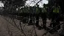 Ratusan polisi berjaga di depan Istana Negara, Jakarta, (20/5/2015). Penjagaan ini sebagai antisipasi aksi mahasiswa saat peringatan Harkitnas 2015. (Liputan6.com/JohanTallo)