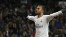 Pemain Jese Rodriguez melengkapi kemenangan Real Madrid dengan satu gol saat menglahkan Sevilla 4-0 pada lanjutan La Liga Spanyol pekan ke-30 di Stadion Santiago Bernabeu, Senin (21/3/2016) dini hari WIB.  (REUTERS/Sergio Perez)