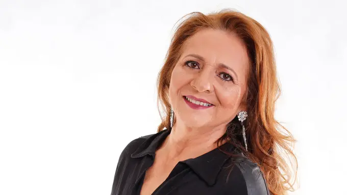 Makeup untuk usia 40-an agar terlihat segar