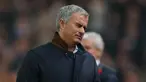 Jose Mourinho tampak kecewa saat menyaksikan anak asuhannya bertanding melawan Stoke City pada di Britannia Stadium, Inggris, Selasa (27/19/2015). Dengan hasil ini rumor pemecatan Mou akan semakin kencang. (Reuters/Darren Staples)