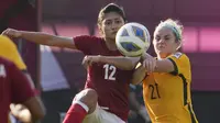 Timnas Indonesia Putri harus mengakui keunggulan Australia pada laga Piala Asia Putri 2022 di Mumbai Football Arena, Mumbai, India, Jumat (21/1/2022). (AP/Rajanish Kakade)