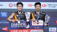 Hasil ini memperpanjang catatan negatif sektor ganda putra Indonesia di kandang sendiri. Tampak dalam foto, pebulu tangkis ganda putra Indonesia, Raymond Indra/Nikolaus Joaquin usai bertanding melawan wakil Malaysia, Goh Sze Fei/Nur Izzuddin Rumsani pada final Indonesia Masters 2026 di Istora Gelora Bung Karno, Senayan, Jakarta, Minggu (25/1/2026). (Bola.com/Bagaskara Lazuardi)