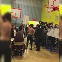 Perempuan telanjang dada kedapatan berada di TPS Donald Trump dalam pemilu Amerika Serikat. (independent.co.uk)