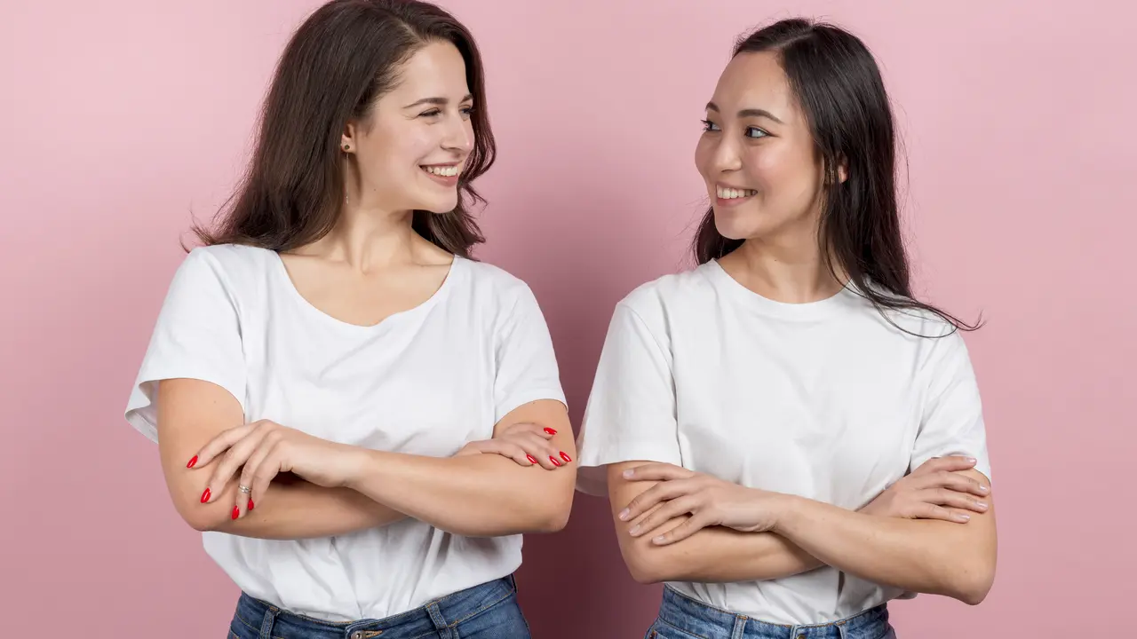 Ilustrasi dua perempuan