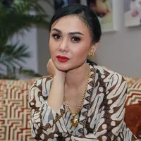 Sejak resmi kandas rumah tangganya dengan Henry Siahaan, setidaknya Yuni Shara telah menjalani hubungan dengan dua pria. Pertama ia menjalin hubungan dengan Raffi Ahmad.  (Adrian Putra/Bintang.com)