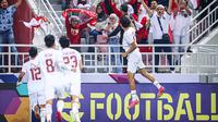 Pemain Timnas Indonesia U-23, Rafael Struick (kanan) melakukan selebrasi setelah mencetak gol ke gawang Korea Selatan U-23 pada laga perempat final Piala Asia U-23 2024 di&nbsp;Abdullah bin Nasser bin Khalifa Stadium, Qatar, Jumat (26/04/2024) WIB. (Dok. AFC)