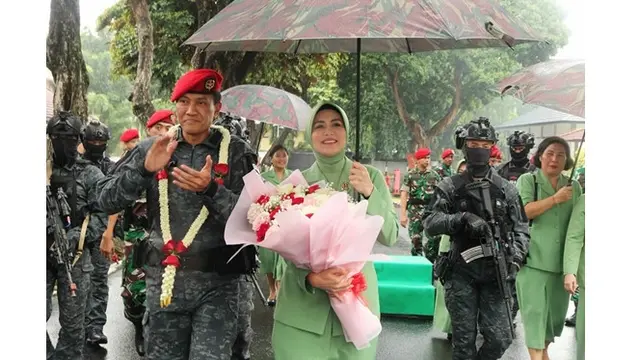 7 Potret Juliana Moechtar di Pelantikan Kenaikan Pangkat Suami, Emban Tugas Baru