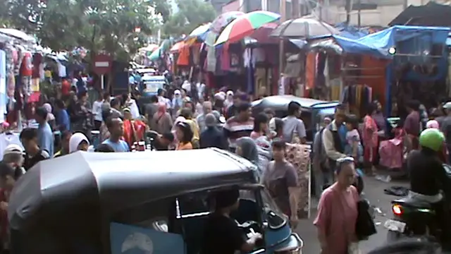 Jelang Lebaran, Pasar Mester Diserbu Para Pembeli